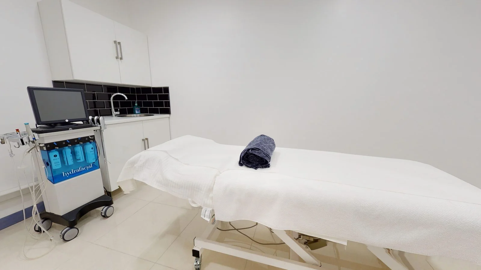 Hydrafacial treatment room at the CoLaz Derby clinic with the Hydrafacial device and bed prepared for a session